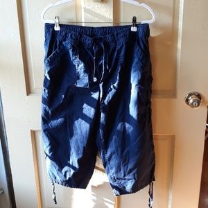 Navy cargo capris